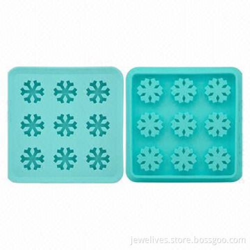 Snowflake-shaped silicone ice cube tray